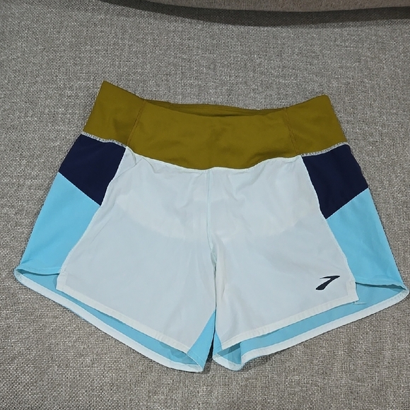 Brooks Chaser 5" Women Shorts - Picture 7 of 11